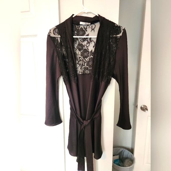 Lace and satin robe - medium - Picture 1 of 4